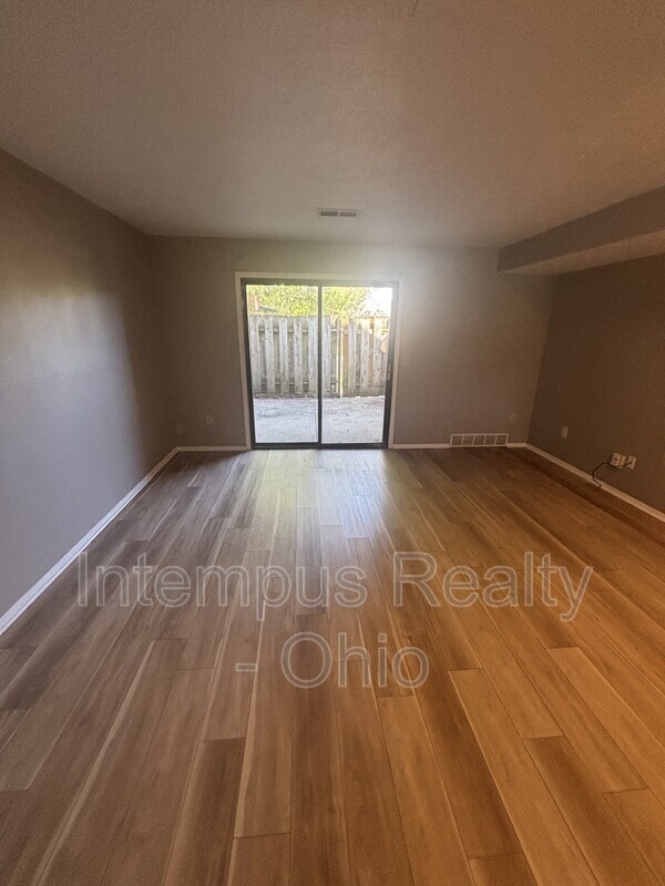 Building Photo - 10 King Arthur Ct