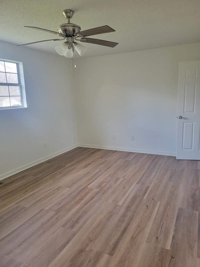 Building Photo - 104 Bent Tree Dr