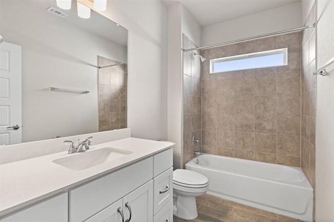 Building Photo - 441 Hortus Dr