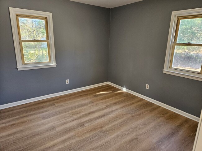 Building Photo - Beautiful Updated 2 bedroom, 1 bath home - Rocky Point