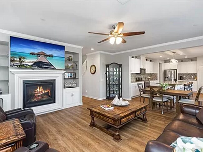 Building Photo - Beautiful, Partially Furnished Oceanside Home