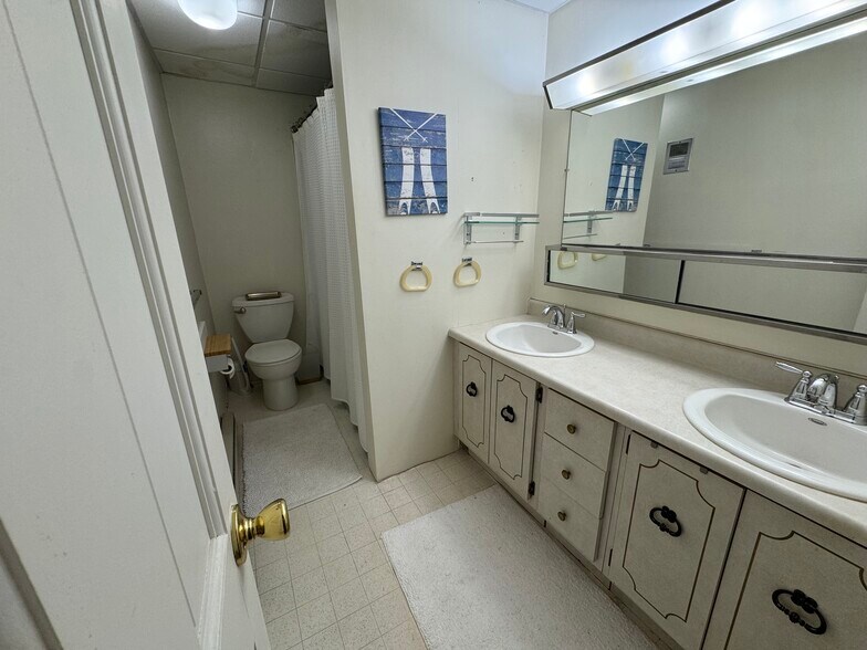 Building Photo - 663 Cherry Valley Rd