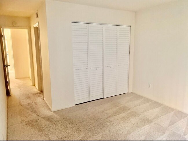 Building Photo - 3BD/3BA Townhome Available in Pacific Beach!