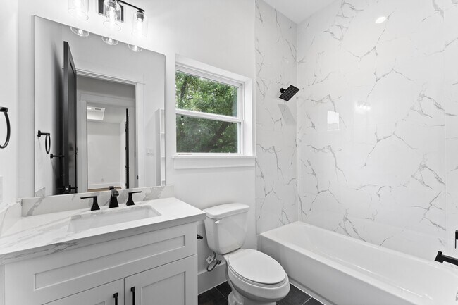 Building Photo - 4303 Buck St