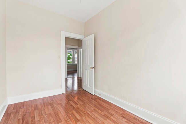 Building Photo - 730 Linnard St
