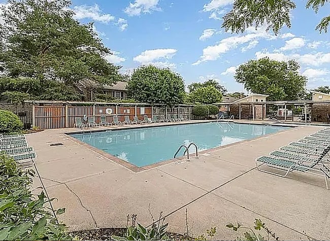 Building Photo - Spacious 2 bedroom in Hopkins