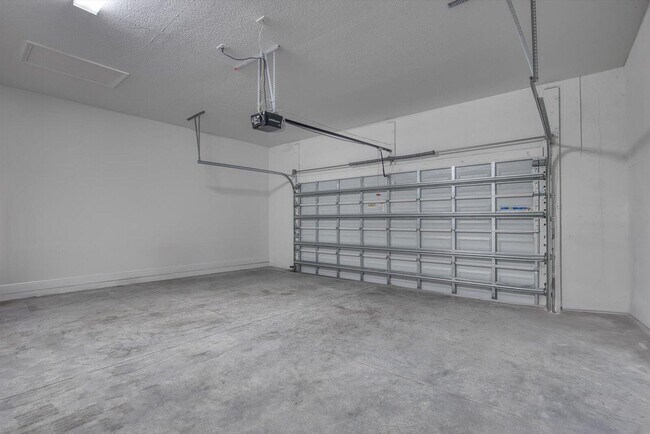 Building Photo - 9980 SW Cicero Ln