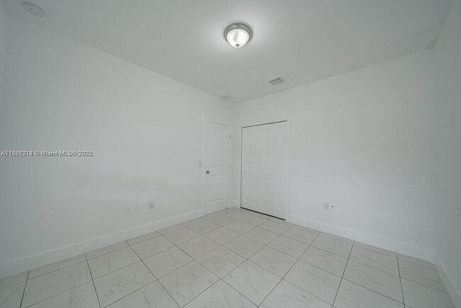Building Photo - 14750 NE 7th Ave