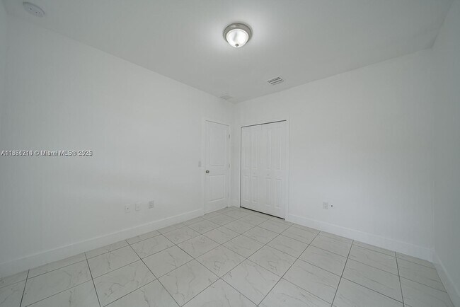 Building Photo - $3,000MONTHLY;14750 NE 7TH AVE #1475 MIAMI...