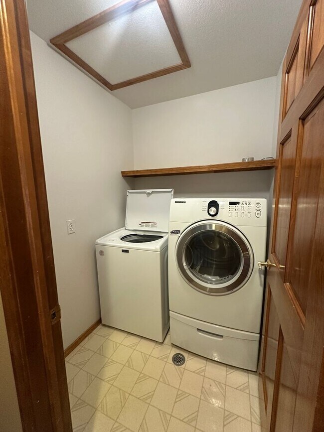 Building Photo - 7640 Lonergan Ct