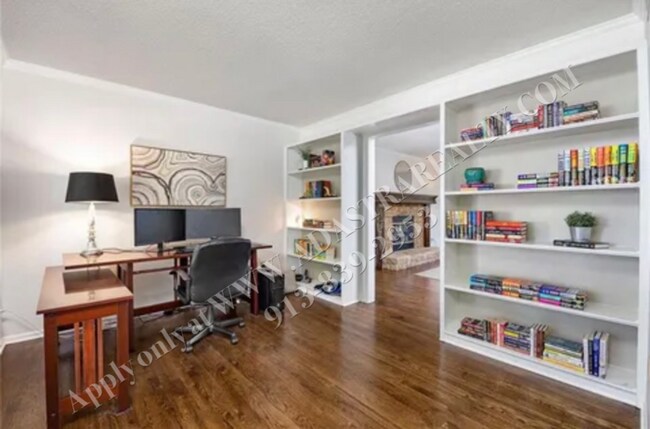 Building Photo - Classic Two Story 5 Bed 2.5 Bath Home in Blue Valley-Coming SOON!!