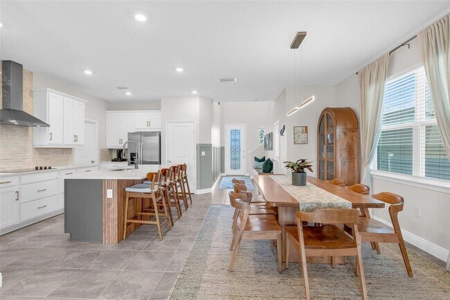 Building Photo - 2019 Sunshine Peak Dr