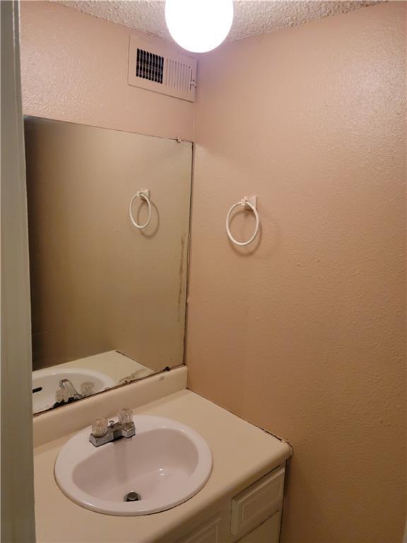 Building Photo - 592 N Betty Jo Dr