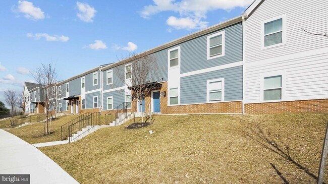Building Photo - 5908 Arizona Ave