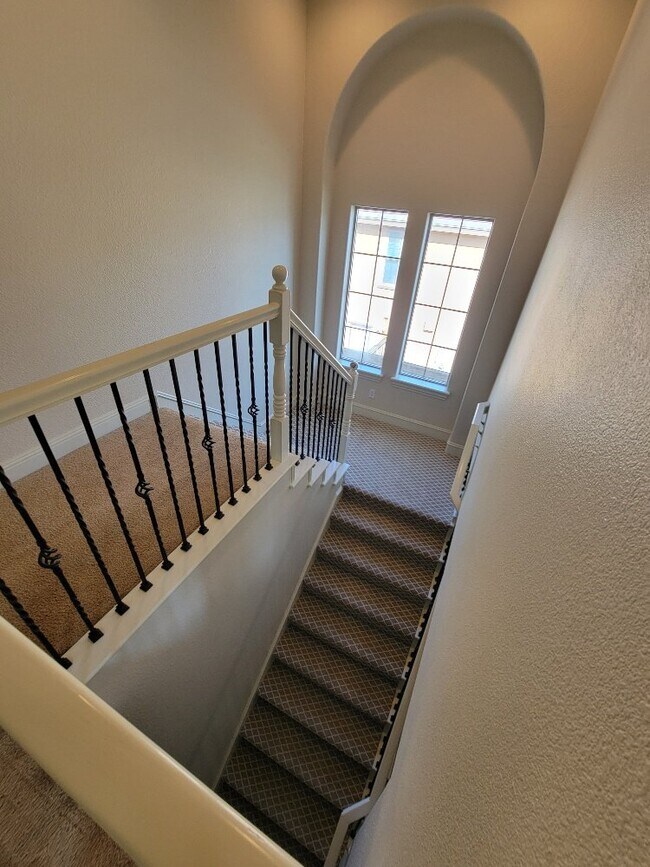 Building Photo - Beautiful 5 bedroom home in Empire Ranch