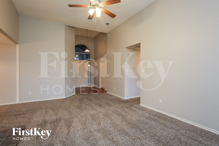 Building Photo - 136 Woodcreek Dr