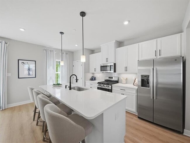 Building Photo - 201 Yellowwood Ct