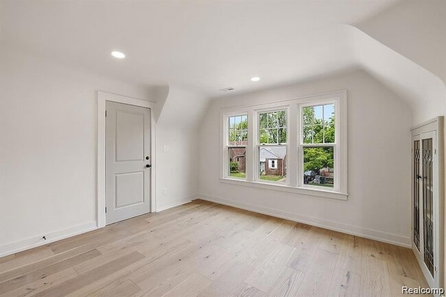 Building Photo - 310 E Harry Ave