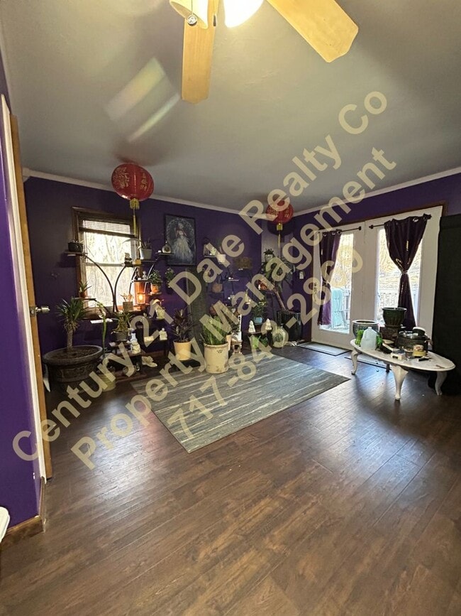 Building Photo - Large 3 Bedroom, 2 Bath Pet friendly home with off street parking and a 600sqft detached garage