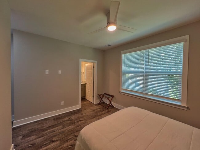 Building Photo - 3925 Overbrook Dr