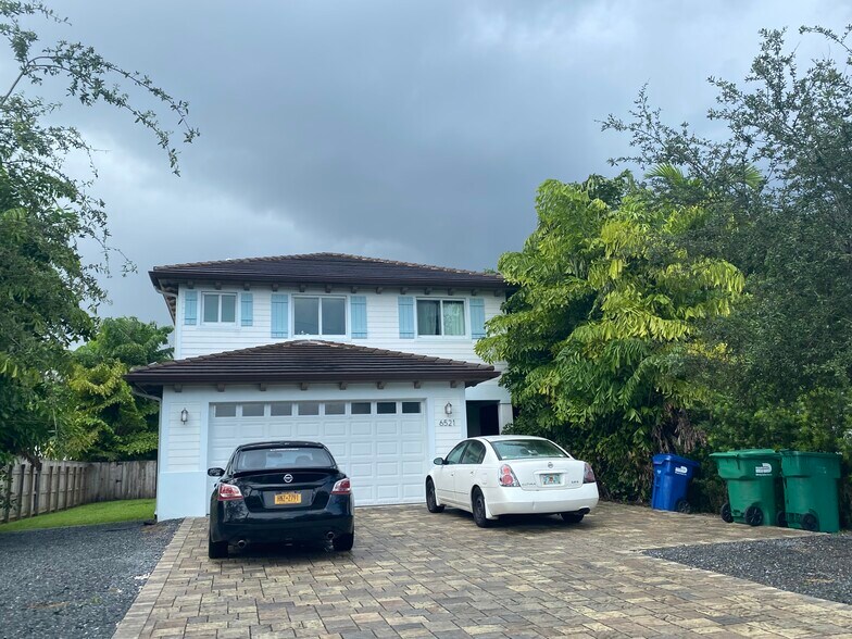 Building Photo - 6521 SW 33rd St