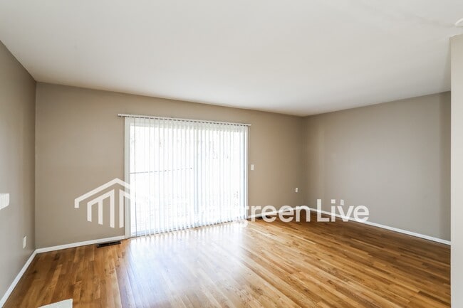 Building Photo - 10662 Chelmsford Rd