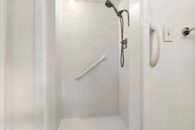 Building Photo - 590 N Cambridge St