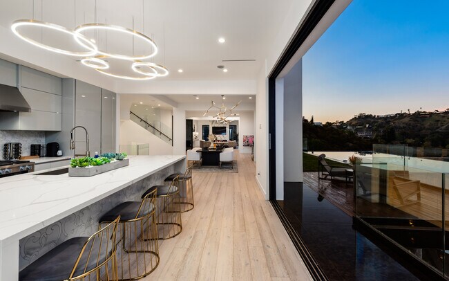 Building Photo - 7567 Hermes Dr