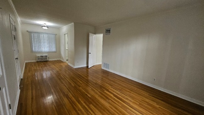 Building Photo - 4221 Los Feliz Blvd