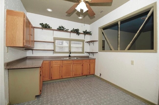 Building Photo - 301 S 3rd St