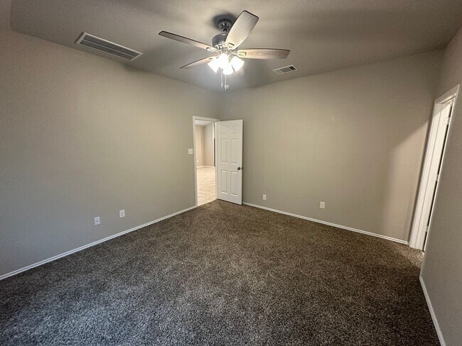 Building Photo - 5108 Karen Grn Dr