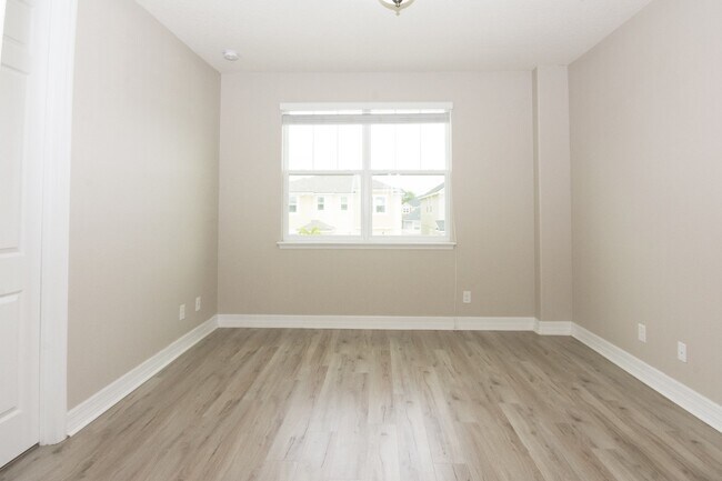 Building Photo - BEAUTIFUL LAKE VIEW AND CORNER LOT HOME WI...