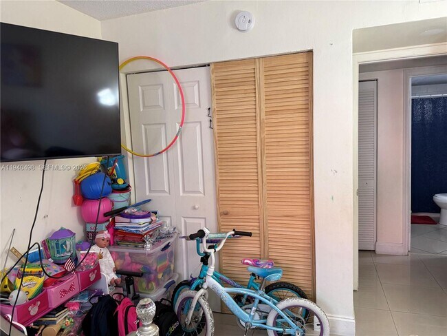 Building Photo - 495 NW 72nd Ave