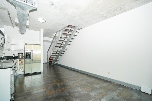 Building Photo - 690 SW 1st Ct