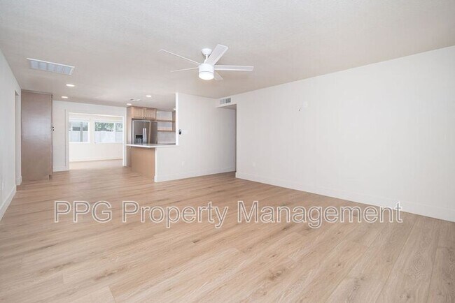 Building Photo - 3718 E Ludlow Dr