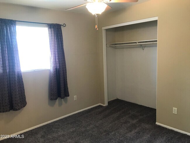 Building Photo - 2316 W Larkspur Dr