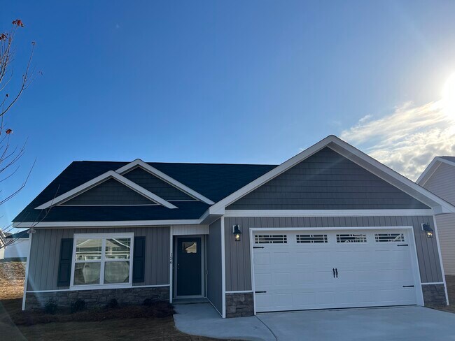 Primary Photo - 136 Red Tail Cir