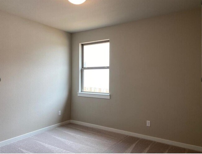 Building Photo - 124 Saturnia Dr