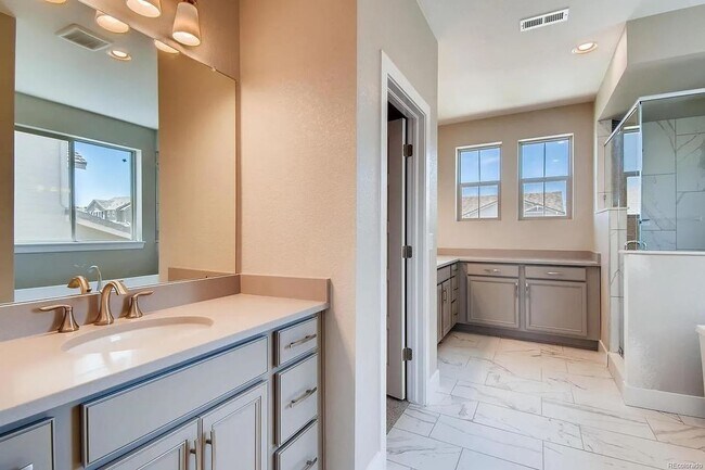 Building Photo - High End 4 Bed 5 Bath House in the Anthem ...