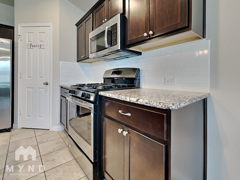 Building Photo - 351 Langely