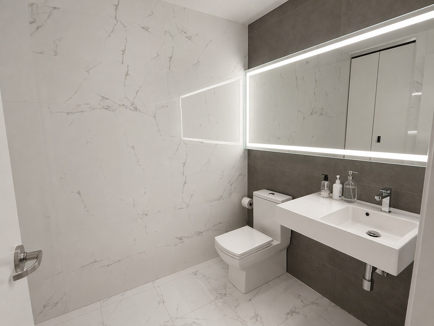 Building Photo - 207 King St