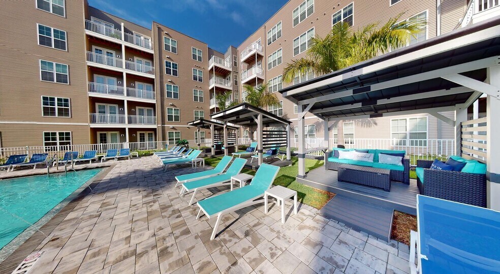 Building Photo - 5885 Lakehurst Dr