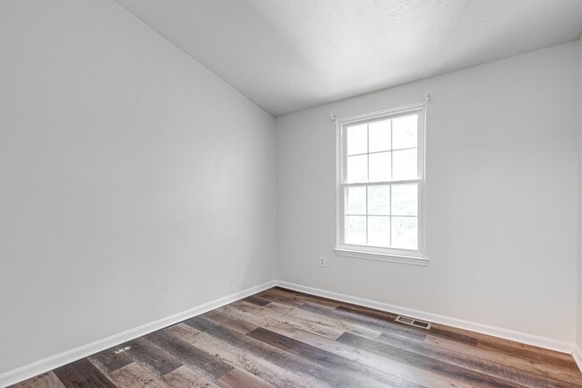Building Photo - Wonderful End Unit Townhome Available Near...