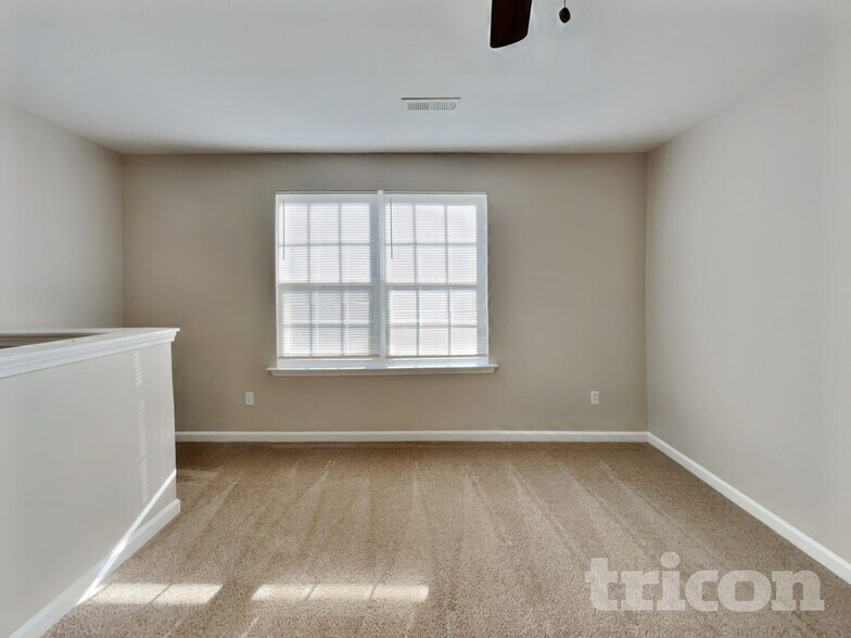 Building Photo - 47 Hallow Oak St