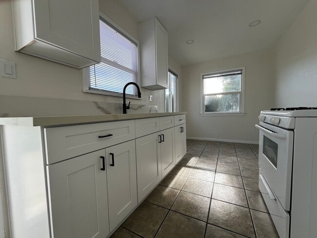 Building Photo - Cozy Upland Cottage 1bed + 1bath in a quiet neighborhood -  Available now