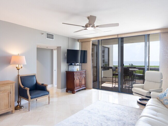 Building Photo - One of Longboat Key’s premier waterfront c...