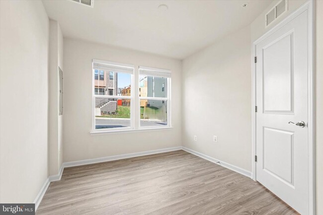 Building Photo - 6056 Beake St