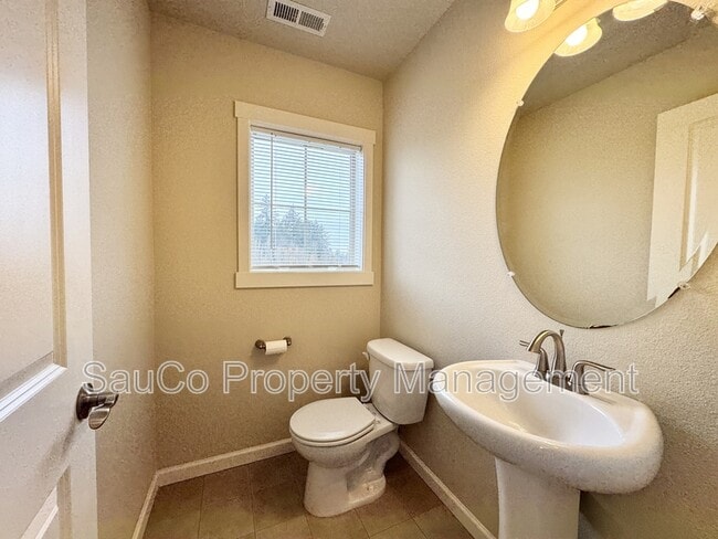 Building Photo - 15088 NW Marianna St