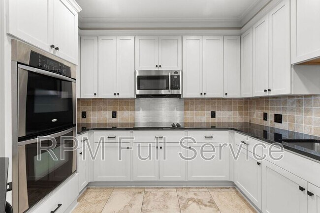 Building Photo - 110 31st Ave N