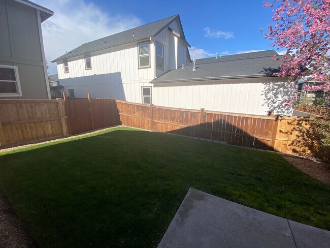 Building Photo - 3 Bed 2.5 Bath renal home in Central Bend!